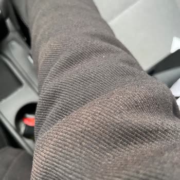 Zara'dan Alınan Siyah Ceketin Rengi Kırmızıya Döndü