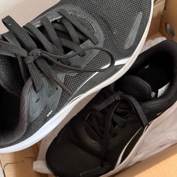 FLO Ayakkabı Yeni Aldığım Ayakkabının İç Kısmı Kısa Sürede Yırtıldı Mağaza Çözüm Sunmadı