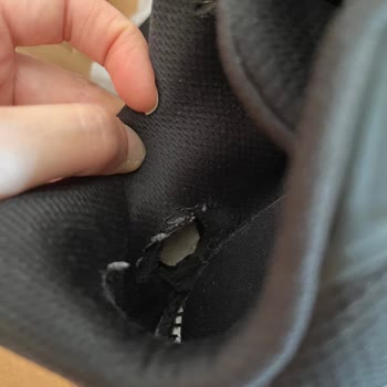 FLO Ayakkabı Yeni Aldığım Ayakkabının İç Kısmı Kısa Sürede Yırtıldı Mağaza Çözüm Sunmadı