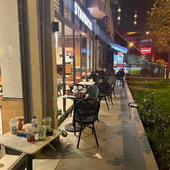 Starbucks Şubesinde Hijyen Sorunu Ve İletişim Eksikliği