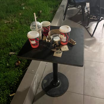 Starbucks Şubesinde Hijyen Sorunu Ve İletişim Eksikliği