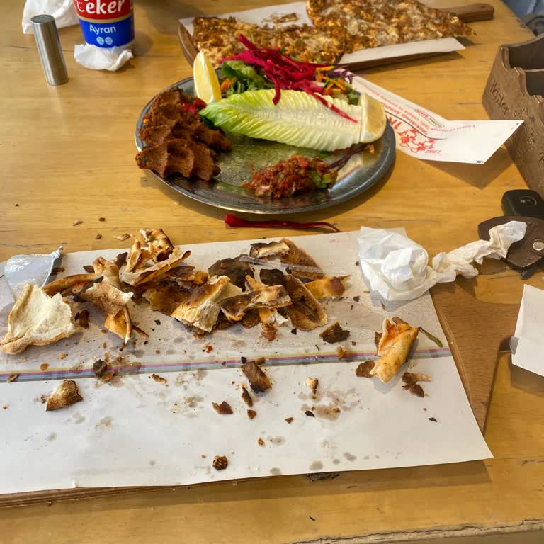 Van İkizler Lahmacun'da Kötü Lezzet Ve İlgisiz Hizmet Deneyimi