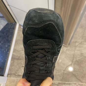 Az Kullanılmış Ayakkabıda Erken Renk Solması Ve Mağazaya Ulaşılamaması Hayal Kırıklığı