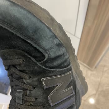 Az Kullanılmış Ayakkabıda Erken Renk Solması Ve Mağazaya Ulaşılamaması Hayal Kırıklığı