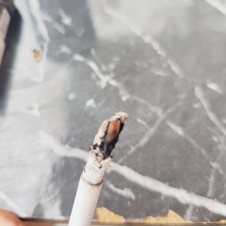 Parliament Midnight Blue Sigaralarda Odun Parçaları Ve Müşteri Hizmetlerine Ulaşamama