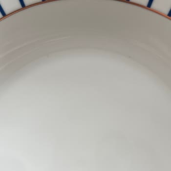 Yemek Takımında Kusurlu Parçalar Ve Lekeler Var