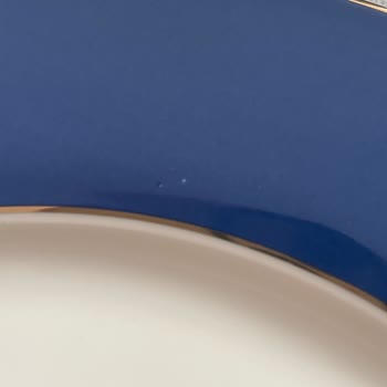 Yemek Takımında Kusurlu Parçalar Ve Lekeler Var