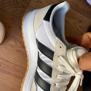 Sporthink Yeni Alınan Adidas Ayakkabıda Hata, Mağaza Sorumluluktan Kaçıyor!