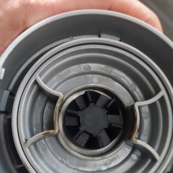 Dört Kullanımda Arızalanan Blender Ve Paslanan Parça İçin Değişim Talebi