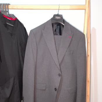 Yanlış Renk Takım Elbise Gönderildiği Halde Çözüm Sunulmuyor