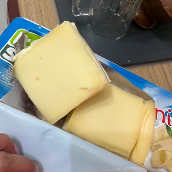 Aldığım Kaşar Peynirin Ambalajı Açıldığında Üstü Kuru Altı Erimiş Çıktı