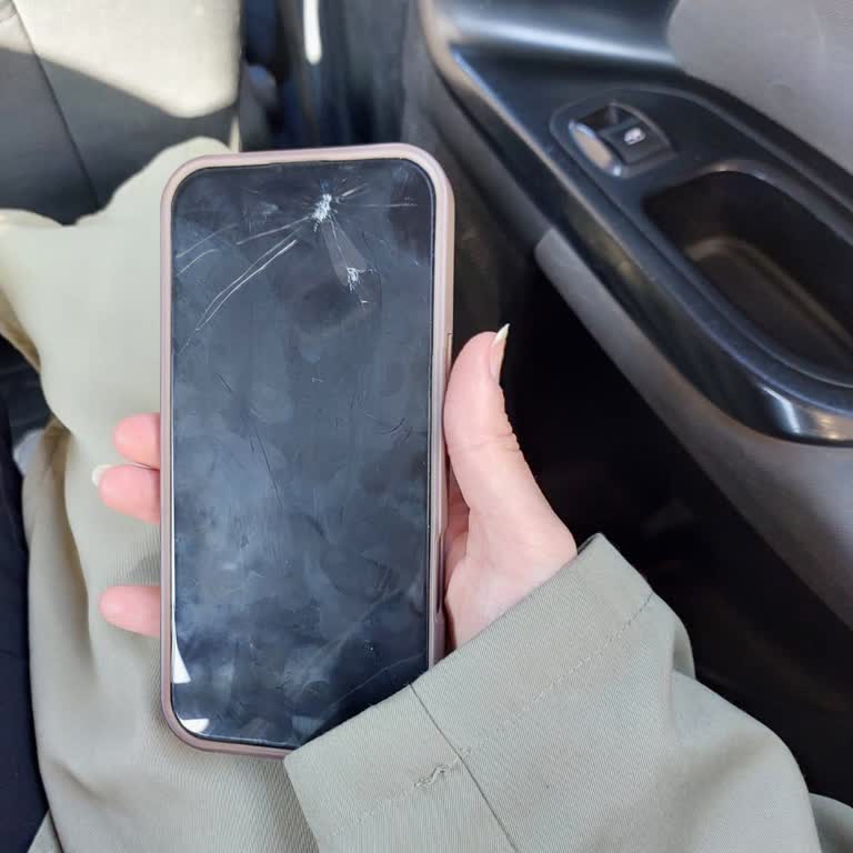 Kırılmaz Cam Değişiminde Mağaza Ve Müşteri Hizmetleri Sorunu