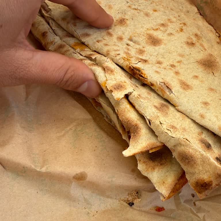 Hacıoğlu Restaurant Eksik ve Soğuk Gelen Lahmacun Siparişi Sonrası Yetersiz Çözüm