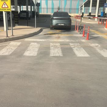 Togg Fabrika Parkında Bariyer Nedeniyle Sıfır Aracımın Lastikleri Zarar Gördü, Mağduriyetimin Giderilmesini İstiyorum