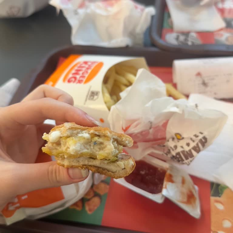 Tavuk Burger Menüsünde Yabancı Maddeyle Karşılaştım, Mağduriyetimin Giderilmesini İstiyorum