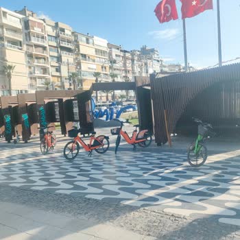 Scooterlar Yaya Geçişini Engelliyor, Çözüm Bekliyorum