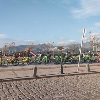 Scooterlar Yaya Geçişini Engelliyor, Çözüm Bekliyorum