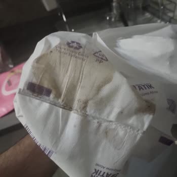 Teslim Edilen Poşetin Üzerinde Hayvan Dışkısı Ve Kurye Hakaretiyle Karşılaştım