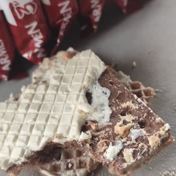 Aldığım Gofretin İçinden Kurt Çıktı