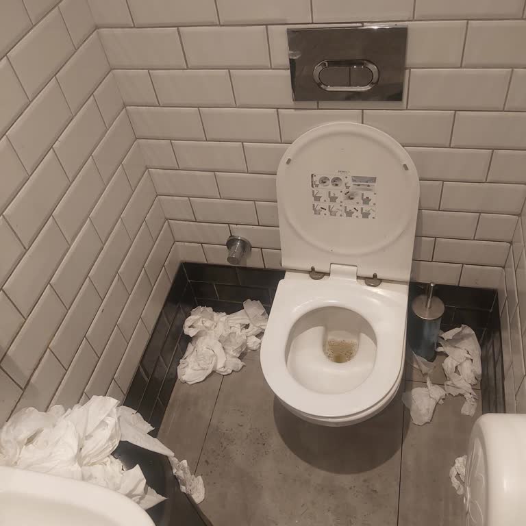 Starbucks Şubesinde Hijyen Eksikliği Ve Kötü Koku Deneyimi