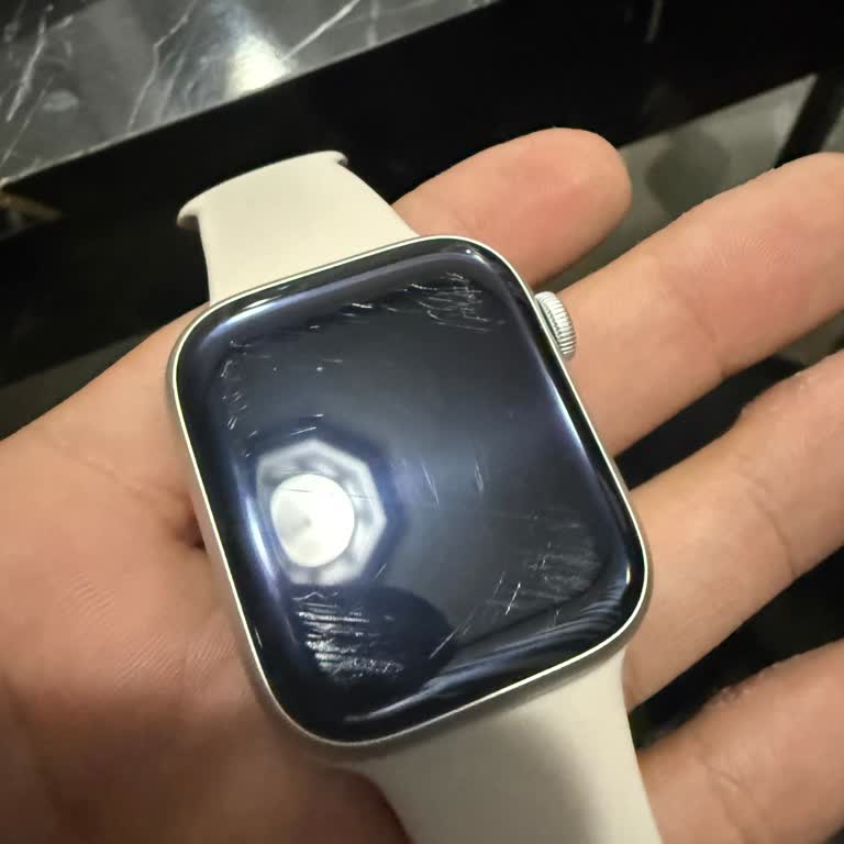 Ücretini Ödediğim Ekran Koruyucu Takılmamış, Saatin Ekranı Çizildi Mağdur Oldum