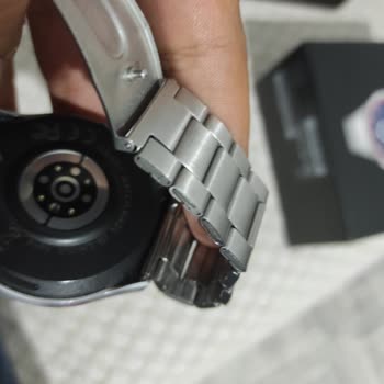 Satıcıdan Farklı Ve Orijinal Olmayan Saat Gönderimi