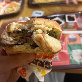 Burger Kingde Bayat Ekmek Ve Sararmış Yeşillik İle Hayal Kırıklığı