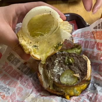 Burger Kingde Bayat Ekmek Ve Sararmış Yeşillik İle Hayal Kırıklığı