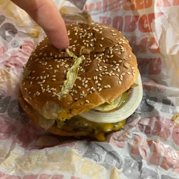 Burger Kingde Bayat Ekmek Ve Sararmış Yeşillik İle Hayal Kırıklığı