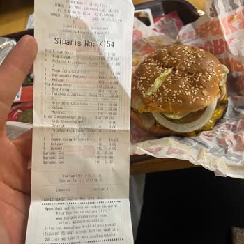 Burger Kingde Bayat Ekmek Ve Sararmış Yeşillik İle Hayal Kırıklığı