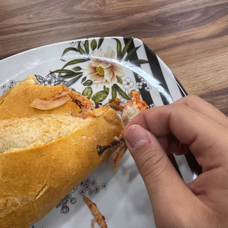 İnegöl Çardak Döner Yemeğin İçinden Çivi Çıktı