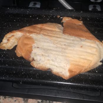 Satın Aldığım Tost Makinesi Ekmeği Kızartmıyor, Servis Ve Mağaza Çözüm Sunmuyor