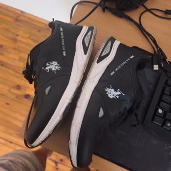 Kısa Sürede Yırtılan Ayakkabıya FLO'dan Çözüm Bulunmuyor