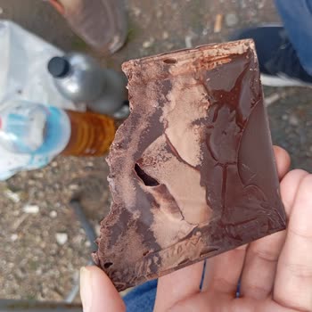 Bozuk Çikolata Satışı Sonrası Bakkalın Sorumluluk Almaması Mağduriyet Yarattı