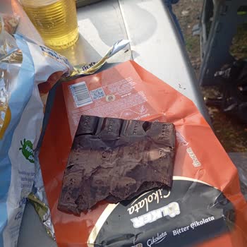 Bozuk Çikolata Satışı Sonrası Bakkalın Sorumluluk Almaması Mağduriyet Yarattı