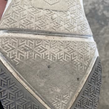 Kısa Sürede Deforme Olan Ayakkabı Ve Yetersiz Mağaza Desteği Nedeniyle Hayal Kırıklığı