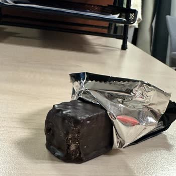 Açılmış Görünen Çikolata Ve Eksik Bilgilendirme Nedeniyle Hayal Kırıklığı