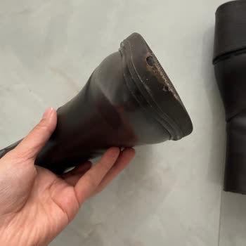 Marjin Ayakkabı Neredeyse Hiç Giyilmemiş Botun Altı Soyuldu Marjin İlgisiz Kaldı