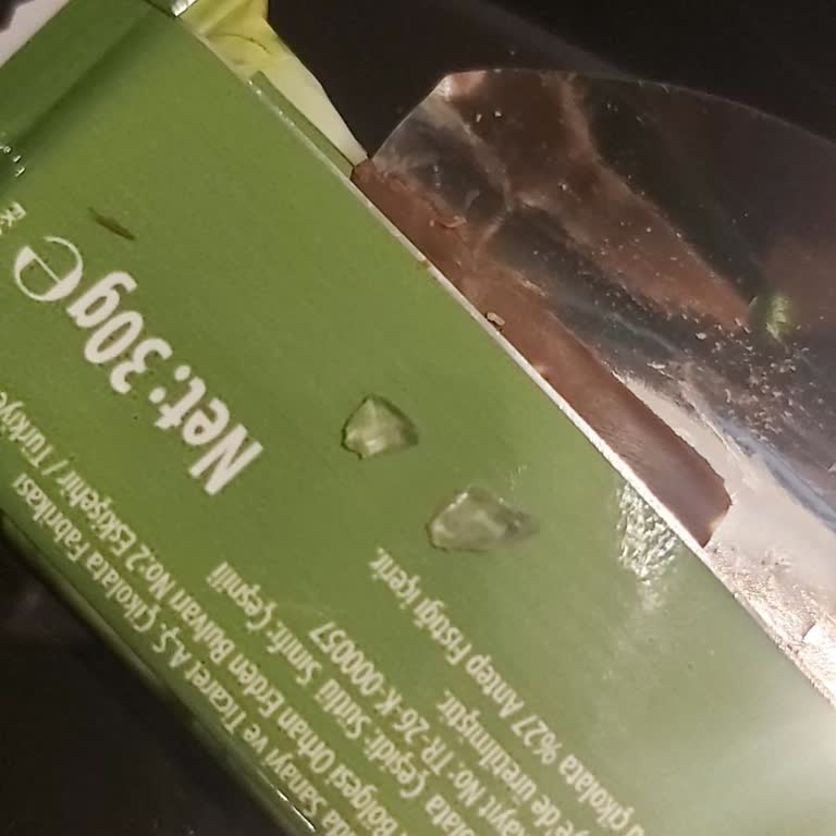 Eti Gıda Çikolatanın İçinden Cam Parçası Çıktı Damağım Kesildi