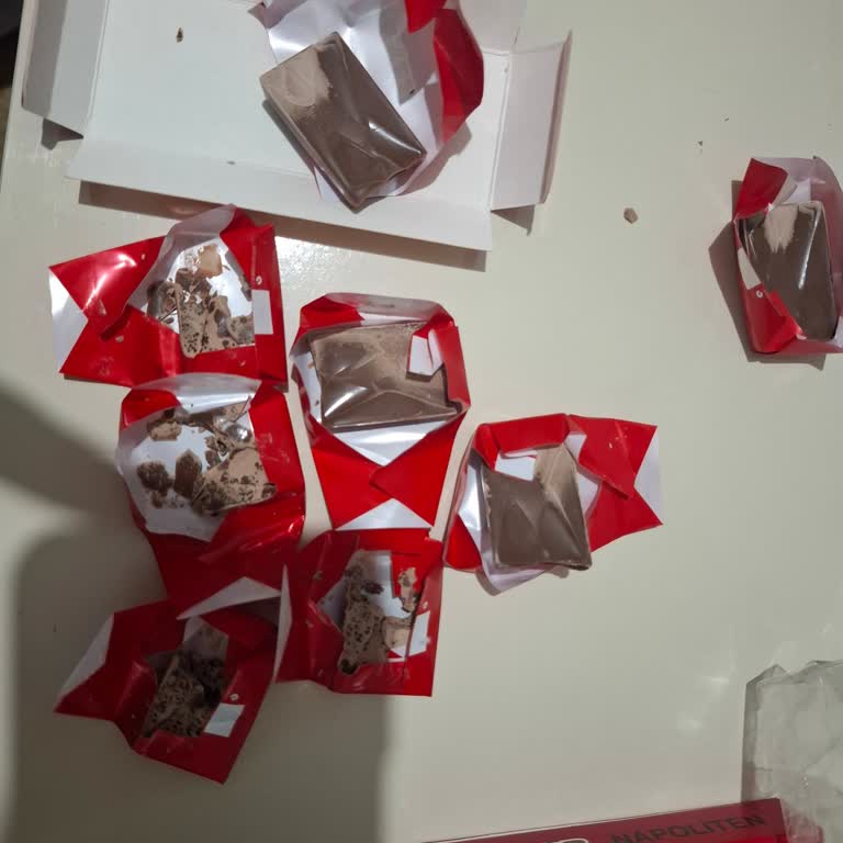 Ülker Aldığım Çikolatalar Boş Ve Beyazlaşmış Çıktı!