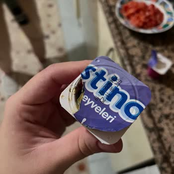 Son Kullanma Tarihi Geçmemiş Yoğurttan Küf Çıktı!