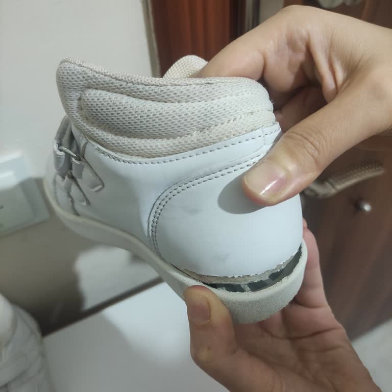 Bir Haftada Dağılan Çocuk Ayakkabısı Mağduriyeti