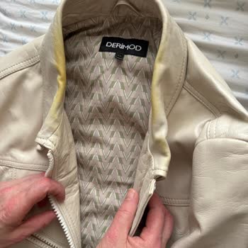 Yeni Aldığım Deri Ceket Hemen Sarardı, Param Çöpe Gitti