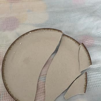 Kırık Gelen Yemek Takımı İçin Yetersiz Destek Ve Zorlayıcı İade Süreci