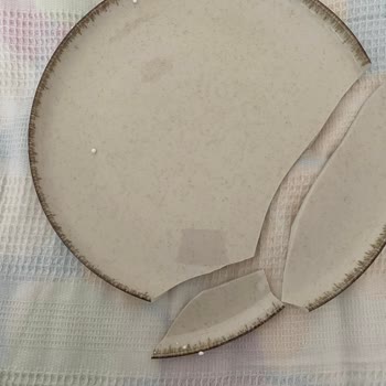 Kırık Gelen Yemek Takımı İçin Yetersiz Destek Ve Zorlayıcı İade Süreci