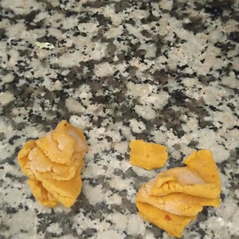 BİM’den Alınan İçli Köftede İç Harcı Olmayan Hamur Parçalarıyla Karşılaştım