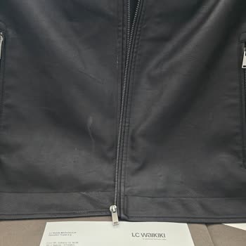 Kısa Sürede Leke Ve Dikiş İzleri Olan Mont İçin Değişim Talebi