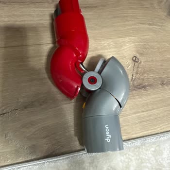 Dyson Süpürge Aksesuarı Kırıldı, 8 Aydır Çözüm Sunulmuyor Ve Üründe Soyulmalar Var