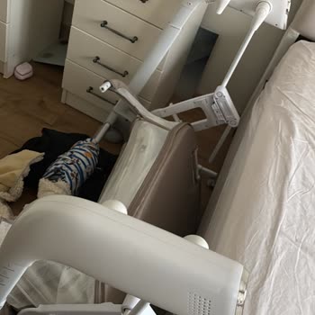 Beşik Kendi Kendine Yandı Bebeğim Düştü Ve Kafasında Şişlik Oluştu