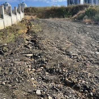 Uzun Süredir Onarılmayan Yol Ve Güvenlik Sorunu Nedeniyle Mağduriyet